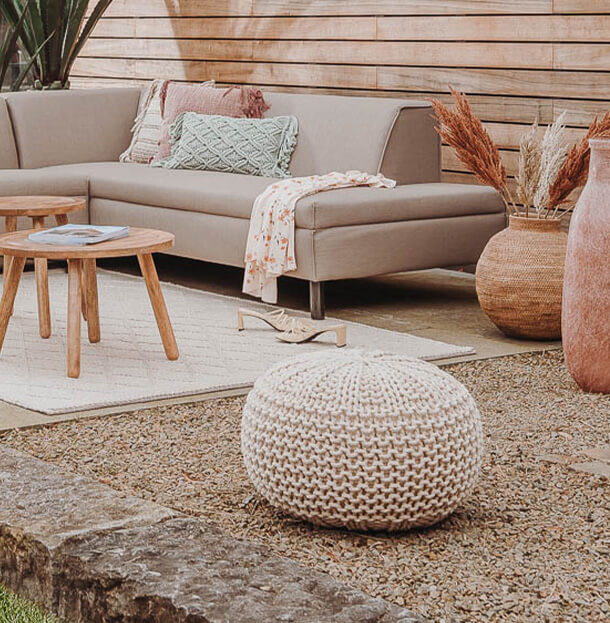 2331 - blog bohemian boost ibiza tuin - mob poef