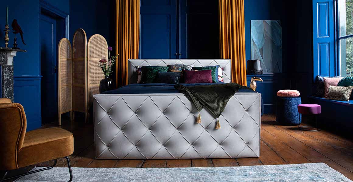 Chic boutique bed desktop - 2056