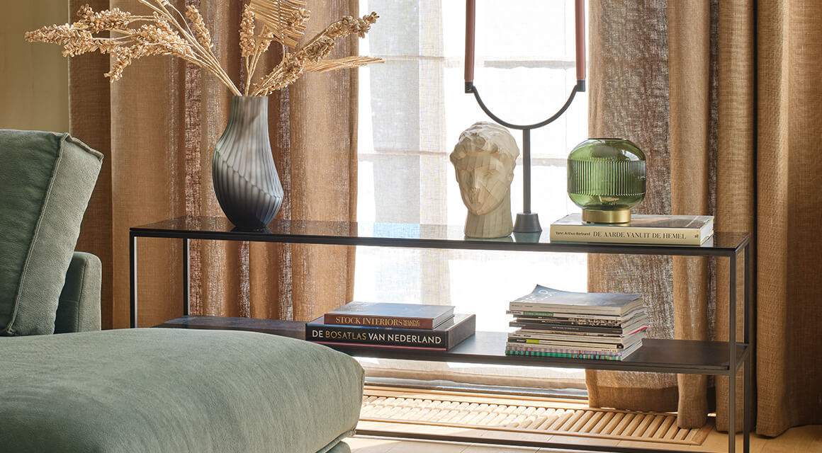 2142 - eigen signatuur sidetable desk