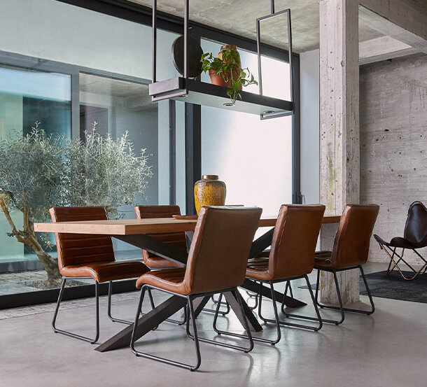 1667 | Blog tv commercial: eettafel blade | stoel dax