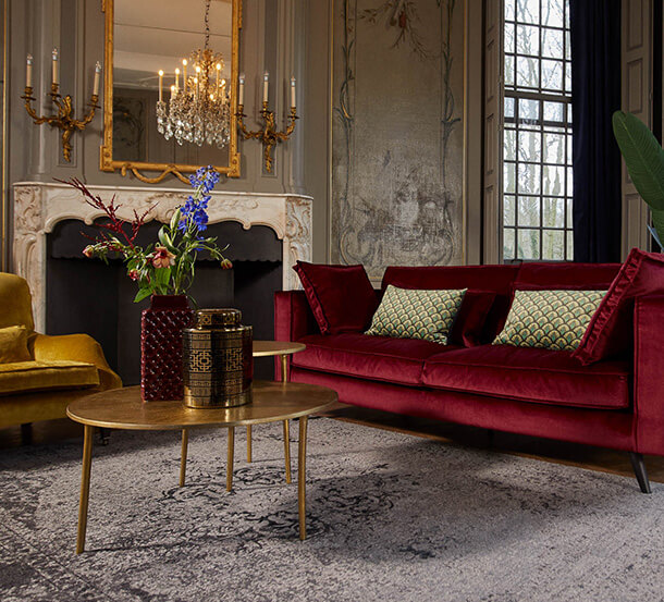 1670 | Blog tv commercial: bank suite | fauteuil garreth 