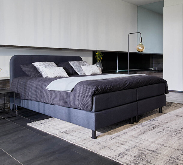 1674 | Blog tv commercial: boxspring hotel