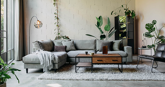 Industrieel chic als compromis: industriële meubels gemixt met stijlvolle items 