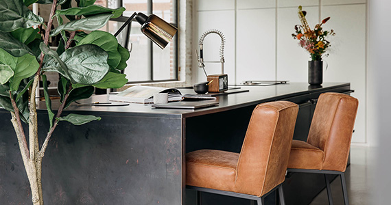 Keukeninspiratie: alternatieve zitmeubels met barstoelen, barkrukken en eetkamerbanken