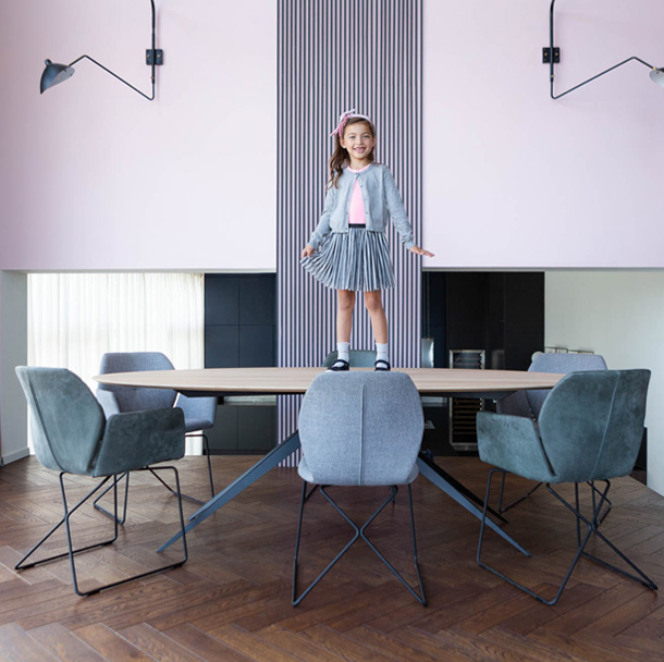 eettafel ferris met dun tafelblad en stalen spintpoot 2403