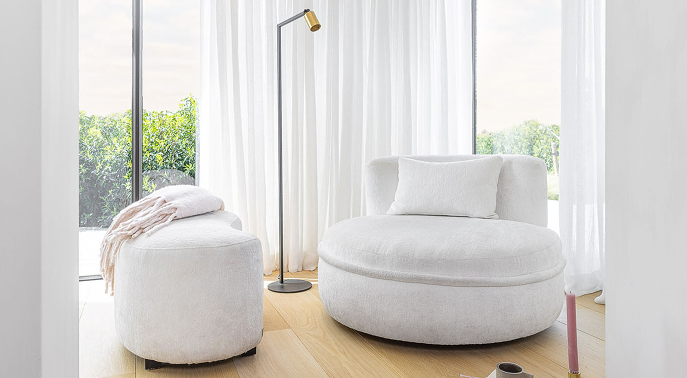 3166 - blog ronde fauteuils - desk 2