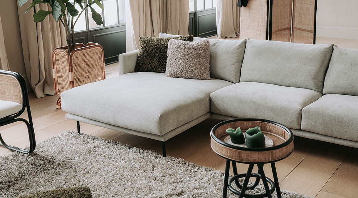 2372 - rotan blog rustic vibes - desk 1