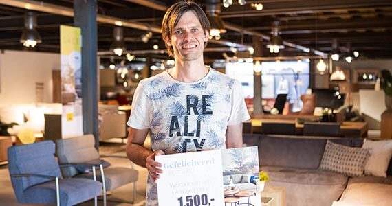 Peter winnaar winactie Goossens: “De cheque wordt besteed aan een nieuwe eettafel”