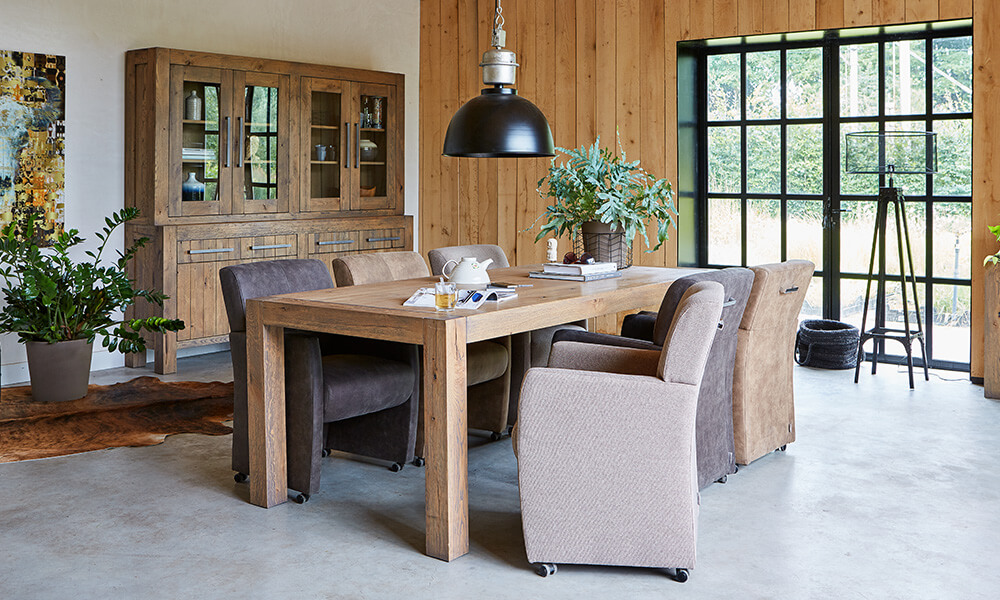 Blog eetkamerstoelen aan eettafel - 1