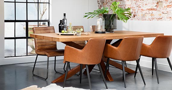 Kies ik eetkamerstoelen met een stevige of juist soepele zit? 