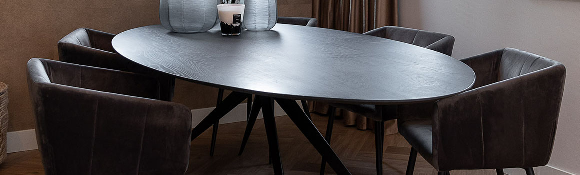 Eettafel zwart ovaal