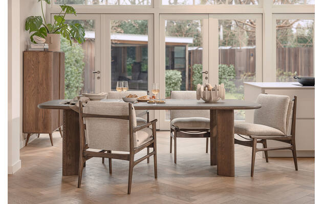 Goossens eettafel slim donker bruin eiken - 8260230-goossens-slim-eettafel-eiken-donker-bruin-01