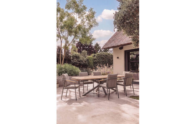 Goossens tuinstoel viesta bruin buitenstof - 8260636-goossens-toscane-tuintafels-teak-01